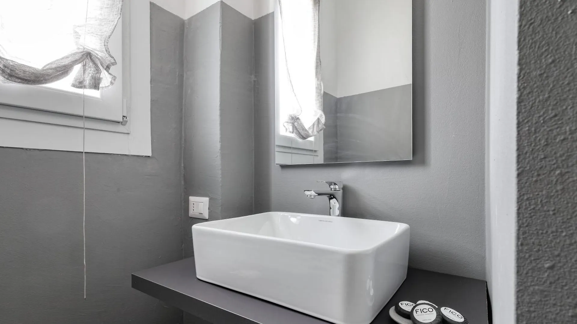 Joivy Inviting Studio Near The City Centre Milan 0*,  Italy
