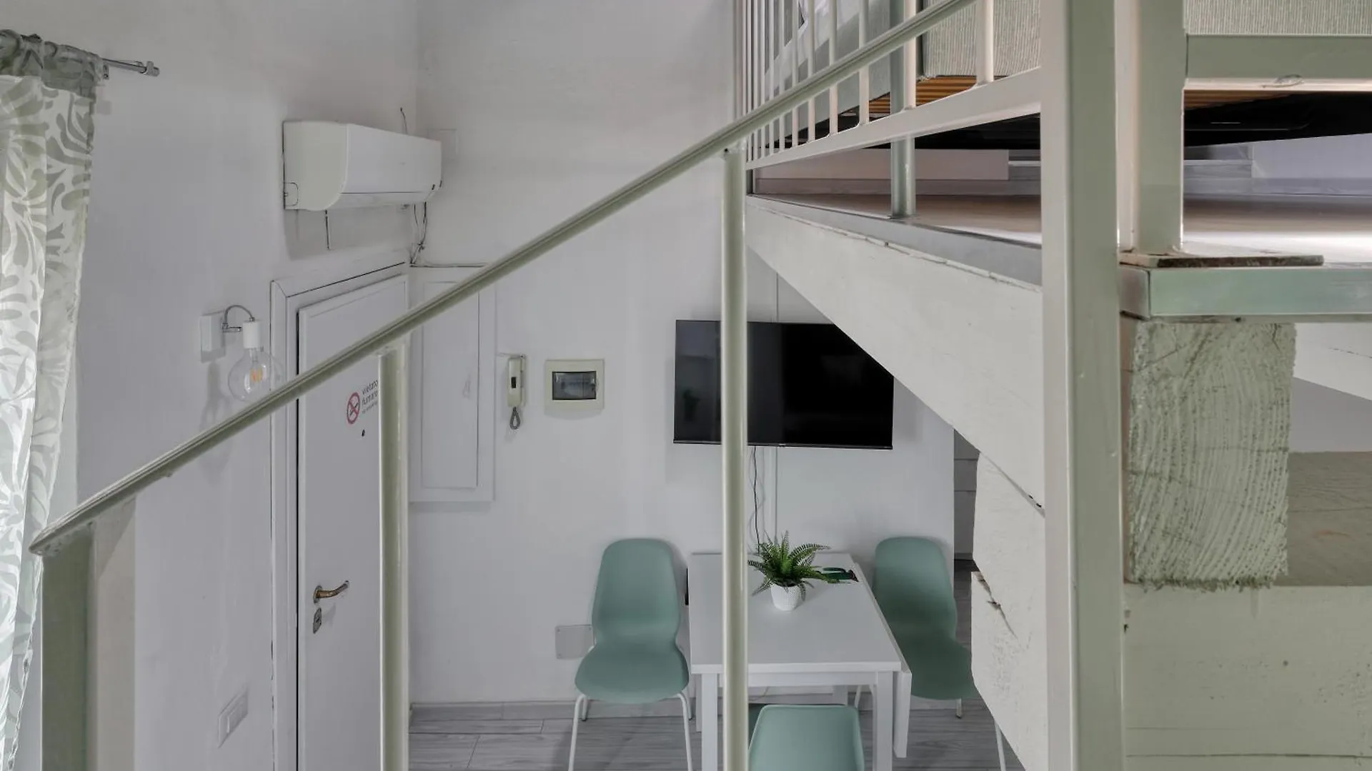 Apartment Joivy Inviting Studio Near The City Centre Milan